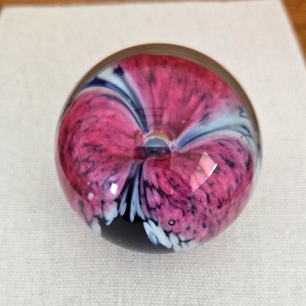 Glass Eye Studio 1996 Lily Paperweight